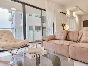 [Beachfront Seaview w Projector] 6-8 Pax, 3 Rooms.